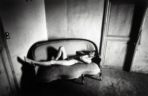 thequietfront:  Jeanloup Sieff - Nude on Sofa 