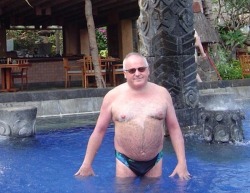 speedochubby:  Bussines Man vacations 