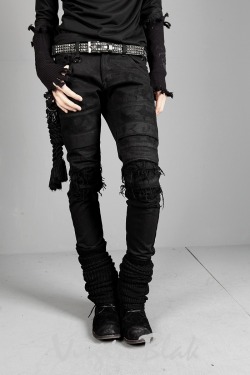 cyberpunknoise:  (via vb HOMME Distressed Black Skinny Jeans