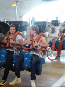 one-amazayn-direction:  Josh’s feet don’t touch the ground.