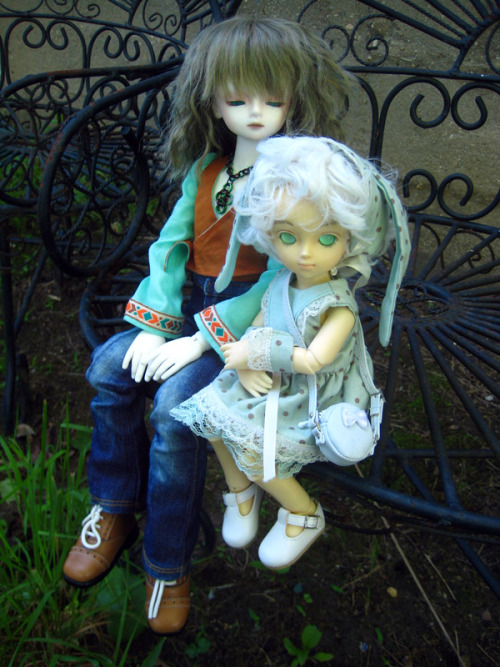 More Photos! Today was so nice that I decided to take some pics of my dolls that I haven’t captured in a while/haven’t taken pics of at all yet. I have a few new ones, but these are the ones that are finished (I do faceups, mods and sometimes