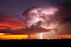 bedp0tato:  Lightning over Tucson, Arizona by   John Forrey