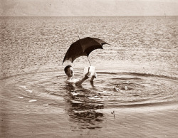 pluieandparapluies:  A man floating in the dead sea, 1910s. 