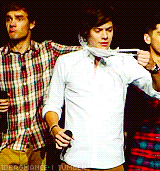 1dbromance:  Memorable distractions to Harry during his WMYB