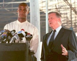 BACK IN THE DAY |6/19/95| Darryl Strawberry signs with the New