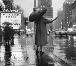 theniftyfifties:  New York City rainy street scene, 1955.