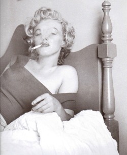 alwaysmarilynmonroe:  Marilyn photographed by Jock Carroll during
