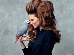 jefbowen:  Hillary Swank with an African Grey Parrot (Psittacus
