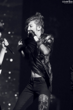 exo-body-porn:  asdfghjkl;asflasfdhksdjk. JFC. ChanYeollie tummy.