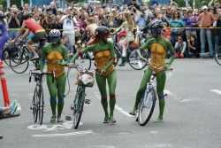 paintedgirls:  Teenage Mutant Ninja Turtles body paint at the