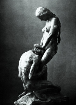  Gustav Vigeland, Kneeling Man Embracing a Standing Woman 