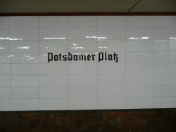 ichliebedichberlin:  S-bahn, Potsdamer Platz by Metro Centric