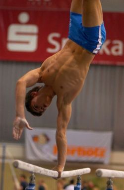 hottiewiththeswimmerbody:  I love guy gymnasts