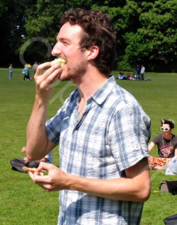 franksaysblog:  Frank Turner is eating a cupcake at the “Try