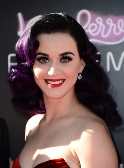 katyperrylatino:  Pink Carpet “Katy Perry: Part of Me 3D”