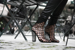 chanel-and-vogue:  More fashion here. I follow back similar blogs