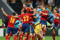 sadowa:  Cesc Fabregas celebrates scoring the winning penalty