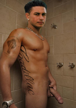 nudemalecelebs:  Pauly D 