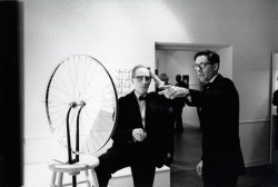 andresoliva:  “Marcel Duchamp and Walter Hopps, Pasadena Museum