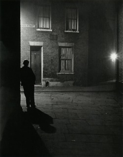 luzfosca:  Bill Brandt  London, 1937  From The Photography of