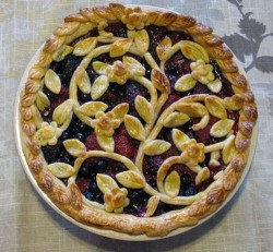 shortlife-bigdreams:  Want.  the prettiest pie