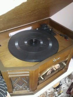 And yes, it does play records. Sweet yis.