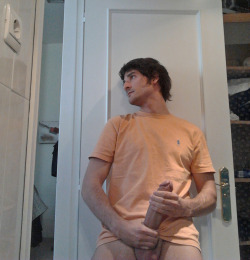 bulgesdicksandballsohmy:  temple-of-apollo:  showing off his