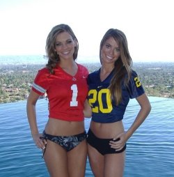 cute-girls-wearing-jerseys:  Ohio State and Michigan never looked
