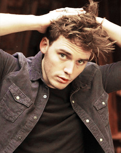 miss-amypond:  Perfect People, RPF Style: 13/16  Sam Claflin