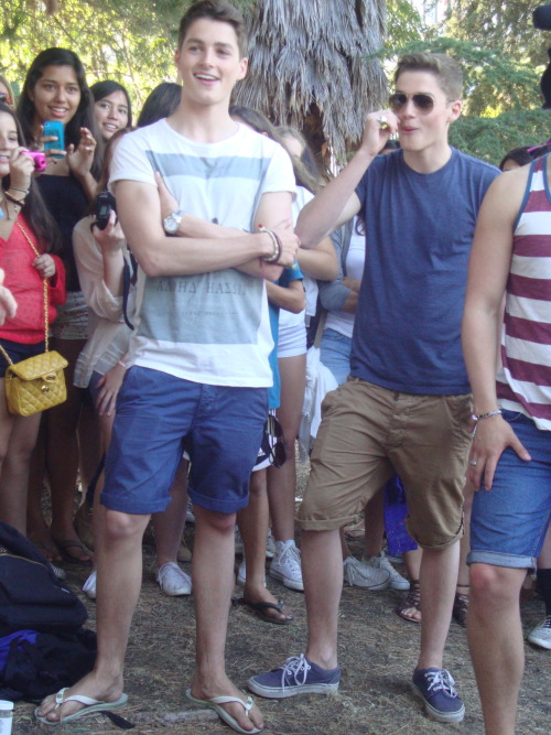 cheeky-harries-twins:   Some pictures of Jack and Finn at The Grove in Los Angeles    Harries Twins