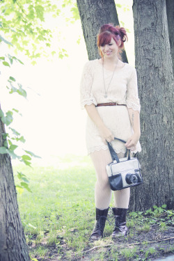 curvescultscurls:    OOTD: Cameras & Lace   Dress: H&M,