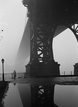 luzfosca:  Walter Sanders Fog in New York,  January 1, 1950 