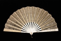 omgthatdress:    Fan 1900-1915 The Metropolitan Museum of Art