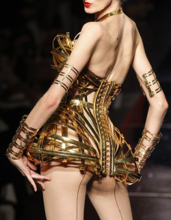 geekyvamp:  suicideblonde:  Jean Paul Gaultier Couture Fall/Winter