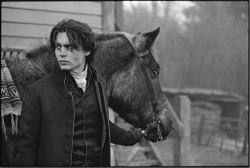 gur0tesuku:  Johnny Depp on location for Sleepy Hollow Leavesden