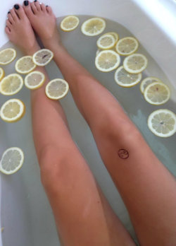 aensly:  Lemon legs.