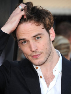 Sam Claflin *_*