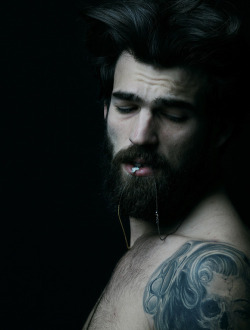 sarrahpark:  can i have this beard man? can i? Dang Dimitris