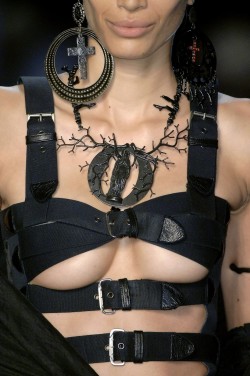 highqualityfashion:   Jean Paul Gaultier SS 07 details  