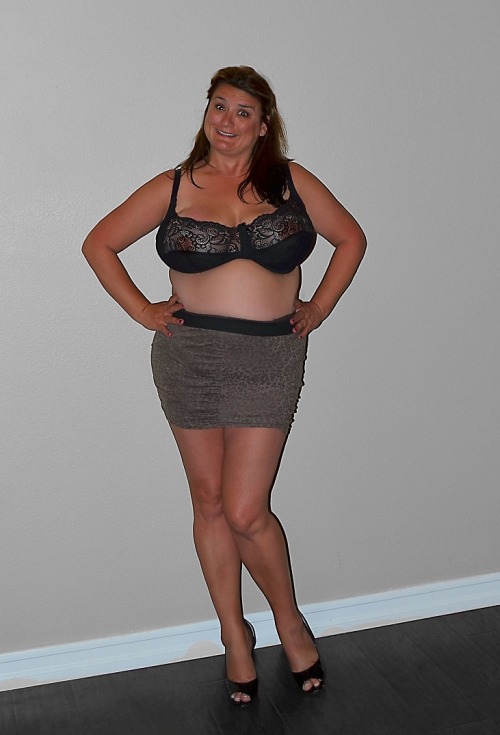 Anne asks…Do you prefer the black or white bra with this skirt?