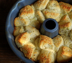  Garlic Parmesan Pull-Apart Bread  1 can of refrigerated Grands