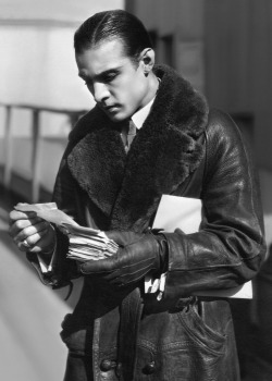 fantomas-en-cavale:  Rudolph Valentino, années 1920 