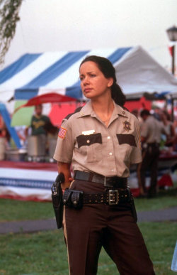 creepingirrelevance:  creepingirrelevance:Janeane Garofalo  Cop