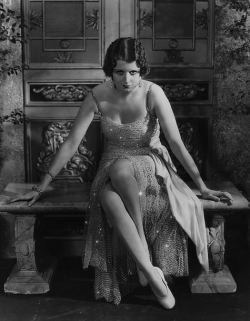 shooting4myownhand:  historiful:  Actress June Collyer (1906-1968),