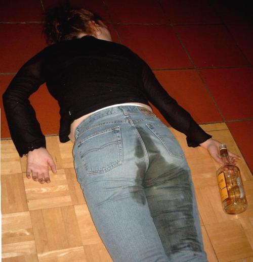 Alkohol trinken und keine Windel an! Das geht wie man sieht in die Hose!