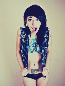 sexychickswithtattoos:  SURPRISE! 