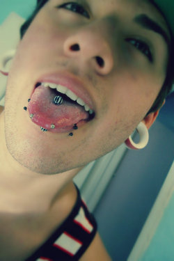 ayooehtssjojoo:  exxxtrovert:  Reblogg if you have or like piercings