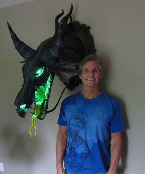 gothambeat:  Paper Mache “Maleficent” Dragon Trophy This is way too cool. More on it here.   PAPER FUCKING MACHE ……FUCK 