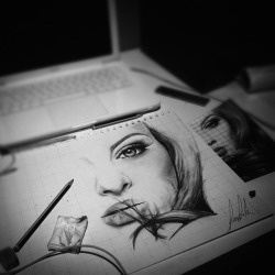 whoframedjessiesrabbit:  I started this drawing of Adele tonight. I’ll