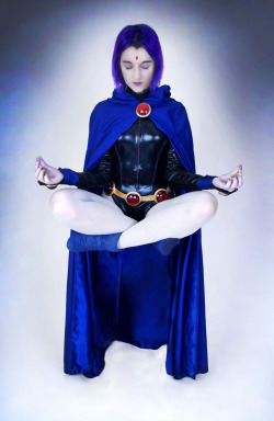 porkiepuss:  Raven , Teen Titans … wow 0_0 … DC comics 